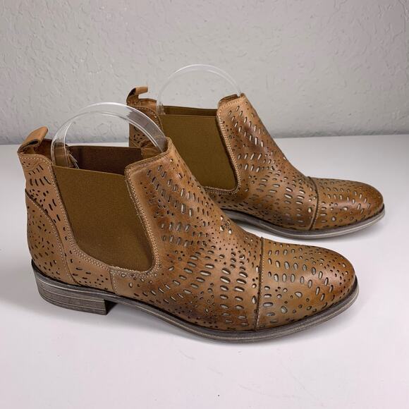 GARNET HILL Brown Leather‎ Laser-Cut Eyelet Chelsea Boots Size 8 - Picture 5 of 11